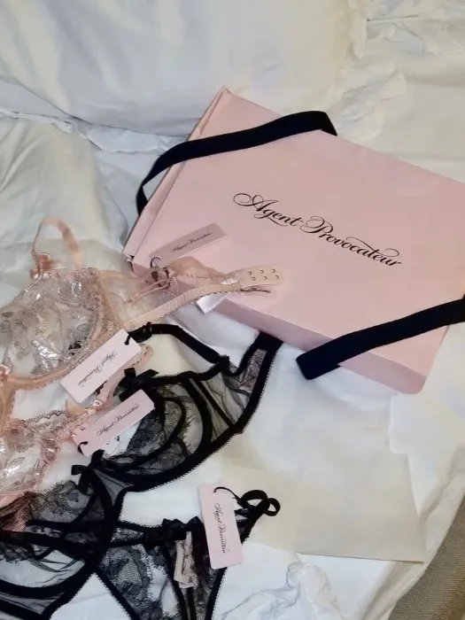 Lingerie/Latex Shopping 𝜗𝜚
