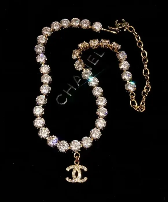 CHANEL ♡ crystal necklace
