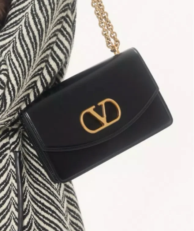 Valentino Garavani Vain Shoulder Bag In Shiny Calfskin