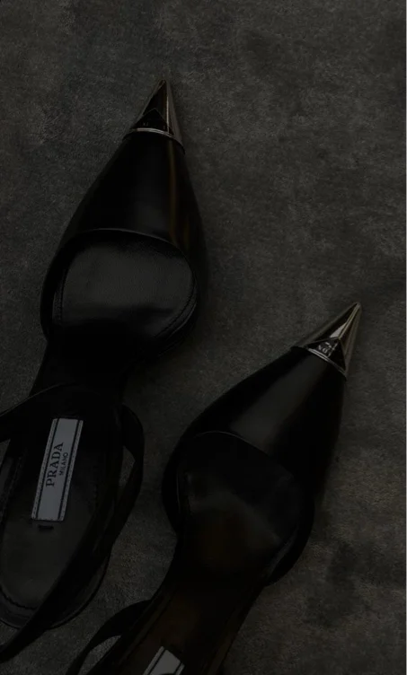 £800 heels