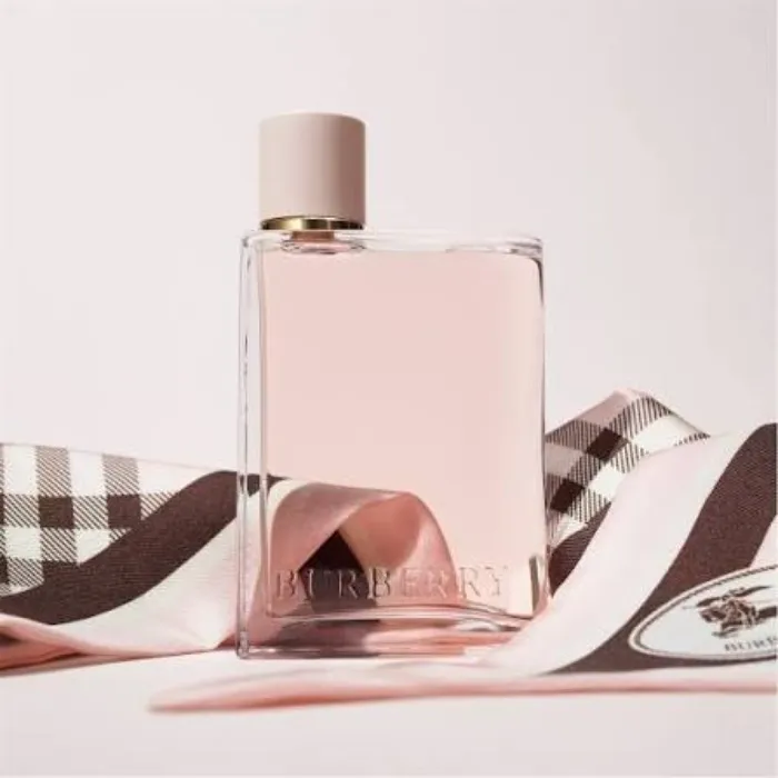 Burberry perfume (MY FAVORITE) <3