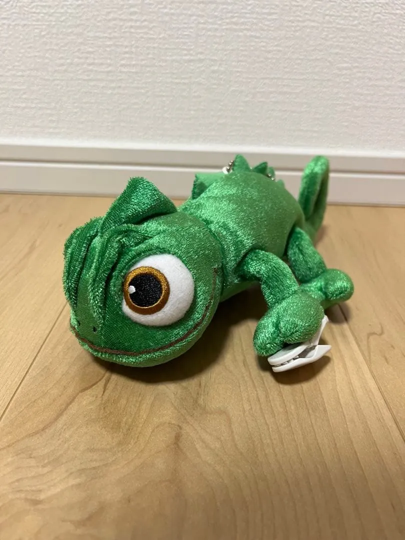 Tangled Pascal Shoulder Plush Lizard