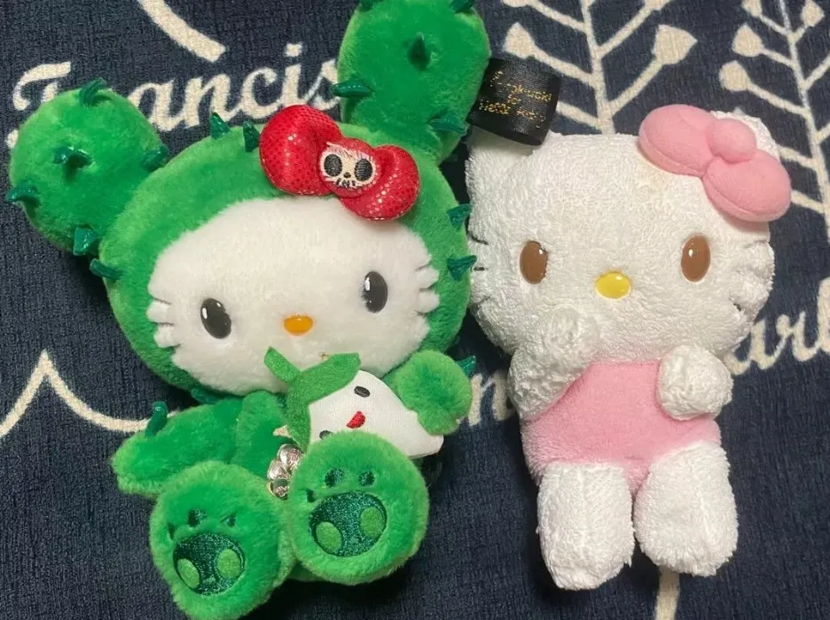 2 set Tokidoki x Sanrio Hello Kitty vivitix Plush Doll Toy Rare Vintage 2008