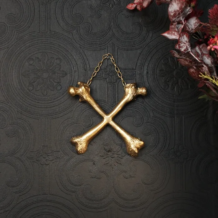 Resin Crossbones Wall Hanging