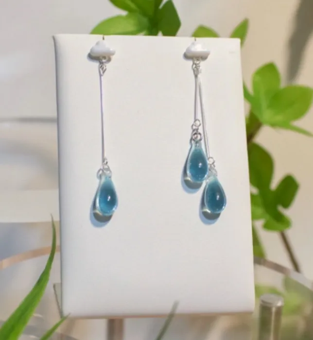 🌧️ Raindrop Glass Earrings