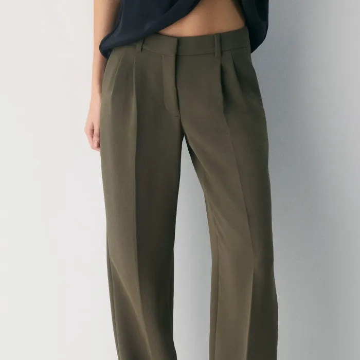 aritzia The Effortless Pant™ Lo-Rise - Crepette™