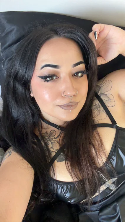 skincare duh 🖤