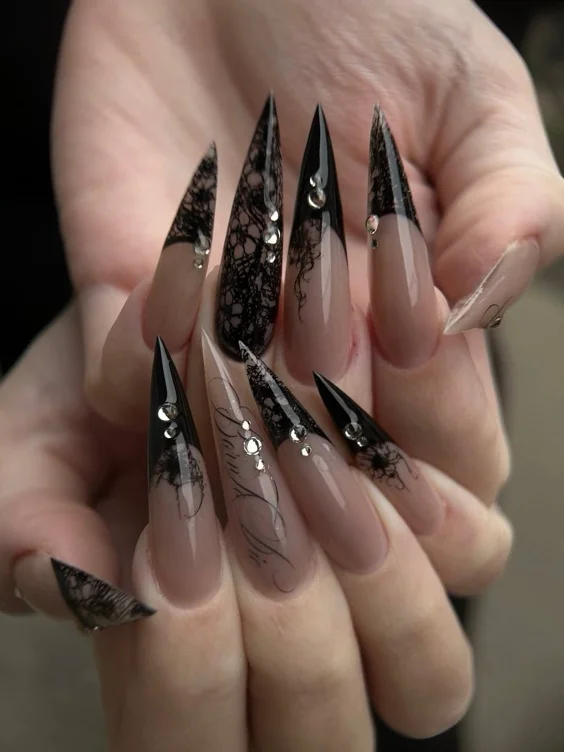 nails 🖤