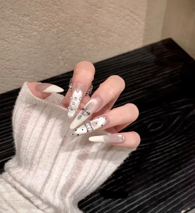 nails