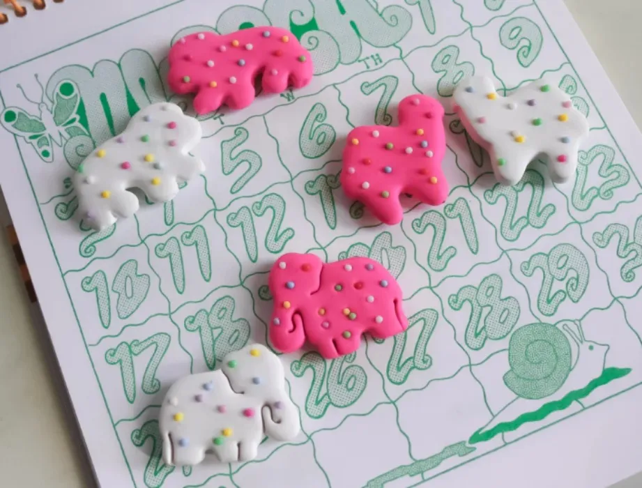 Frosted animal cookie magnets - set of 6