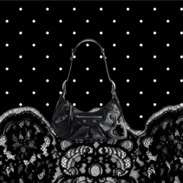 Women's Le Cagole Shoulder Bag Small in Black