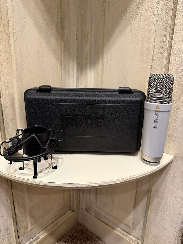 RODE NT1-A Large Diaphragm Cardioid Condenser Microphone