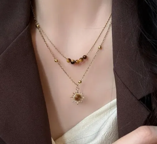 naszyjnik z wisiorkiem z tygrysiego oka