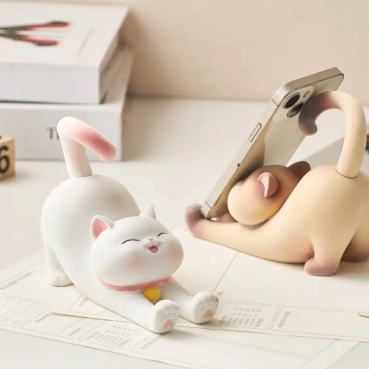 cat stretching phone stand :3