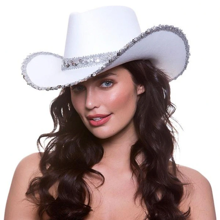 white cowboy hat for Nico Robin and Barbie