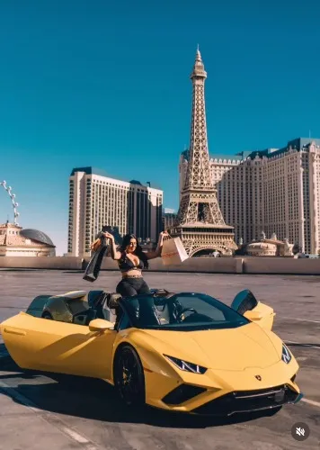 BUY MY DAILY COFFEE !!