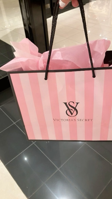 Victoria secret shopping spree 