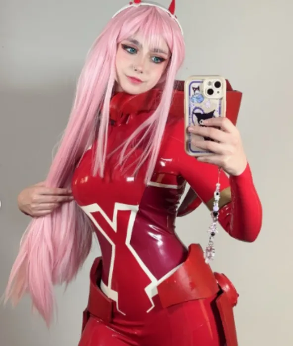  Darling in the Franxx: Zero Two Cosplay