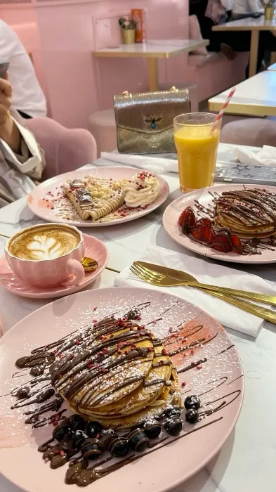 Afternoon coffe and something sweet☕