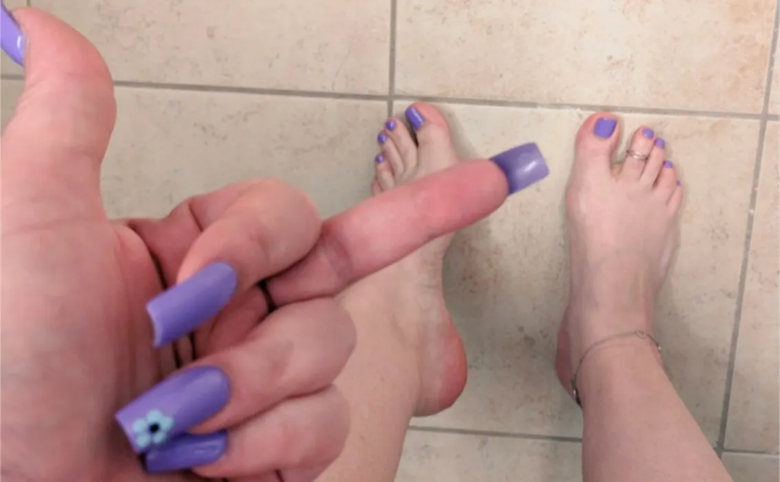 Manicure pedicure 