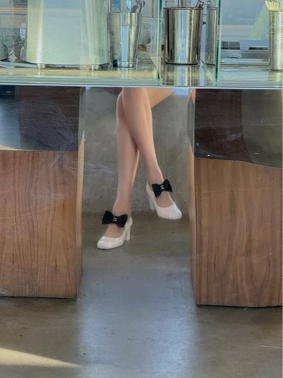 Ana’s pretty feet