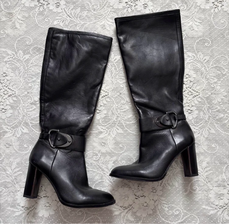black boots .ᐟ.ᐟ