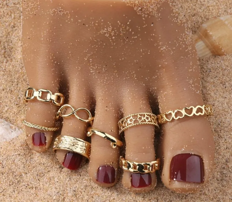 gift. Toe rings