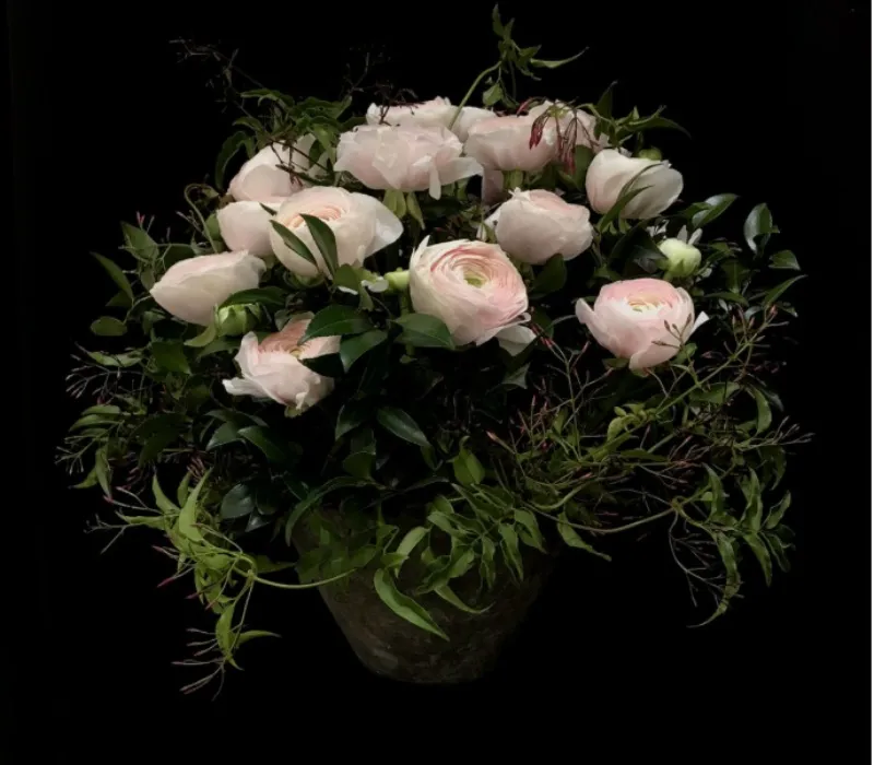 Classic flower arrangement – SAFFRON