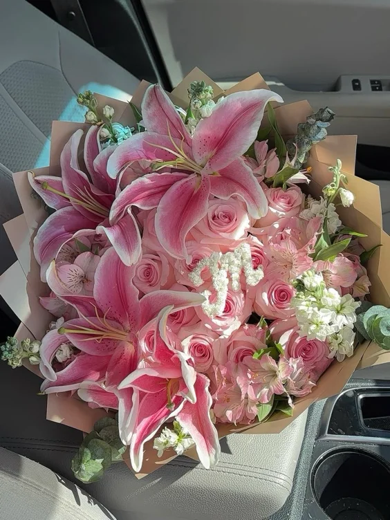 Flowers to brighten my day 🌸