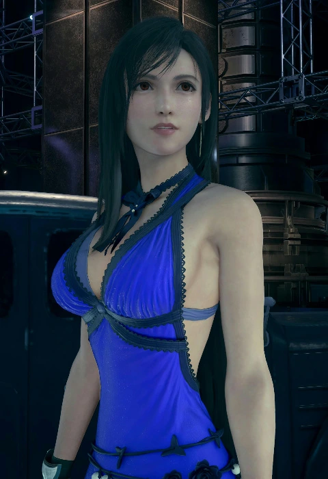 Tifa Lockhart in violet dress Cosplay