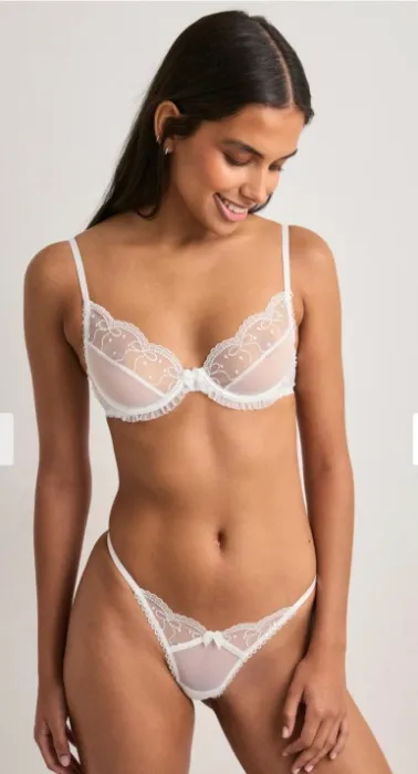 White lace lingerie set 