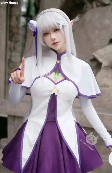 Emilia Cosplay ♡