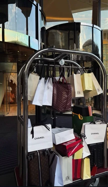 XL shopping spree on you 🛍️ 