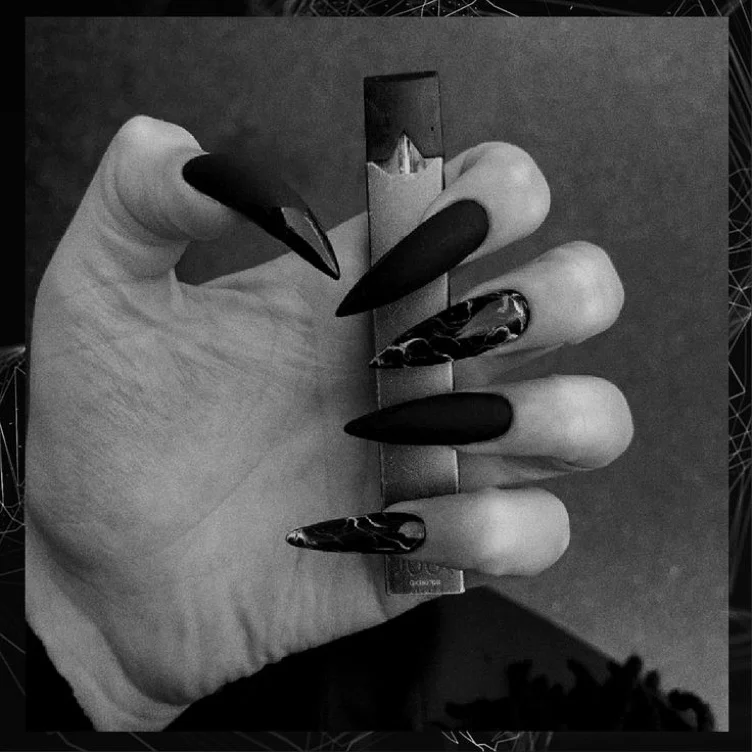 Eye scratcher nails 