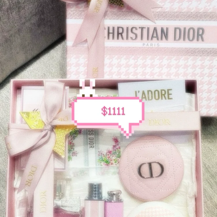 𝜗𝜚⋆₊˚ Dior Gift Box