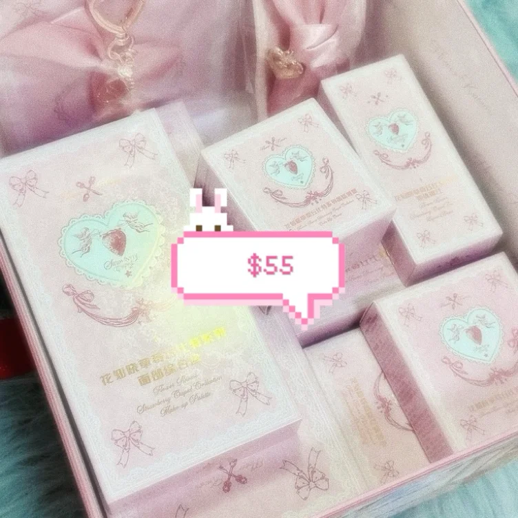 𝜗𝜚⋆₊˚ Strawberry Cupid Gift Box