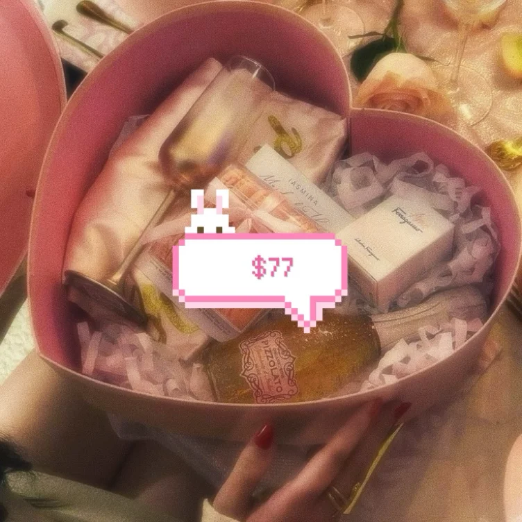 𝜗𝜚⋆₊˚ Macaron Heart Gift Box