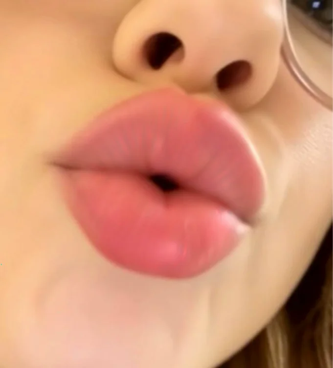 ♡ A tiny kiss for you ♡