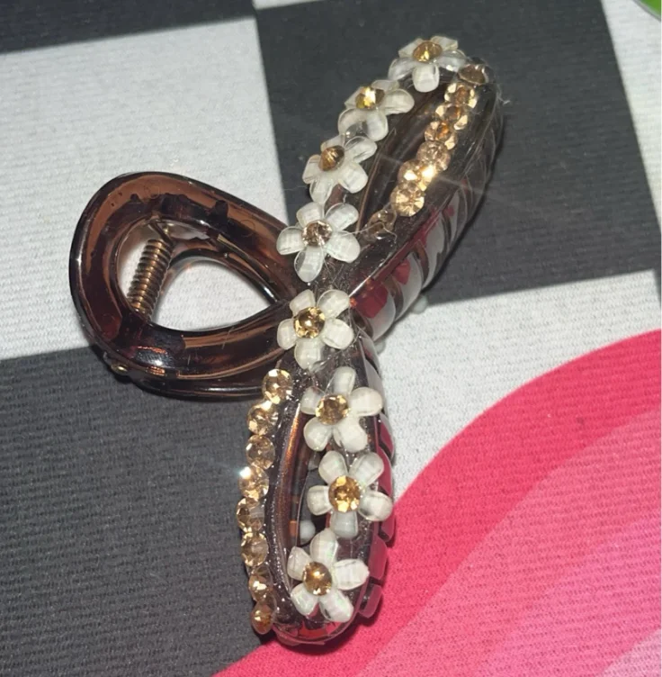 Pretty hair clip