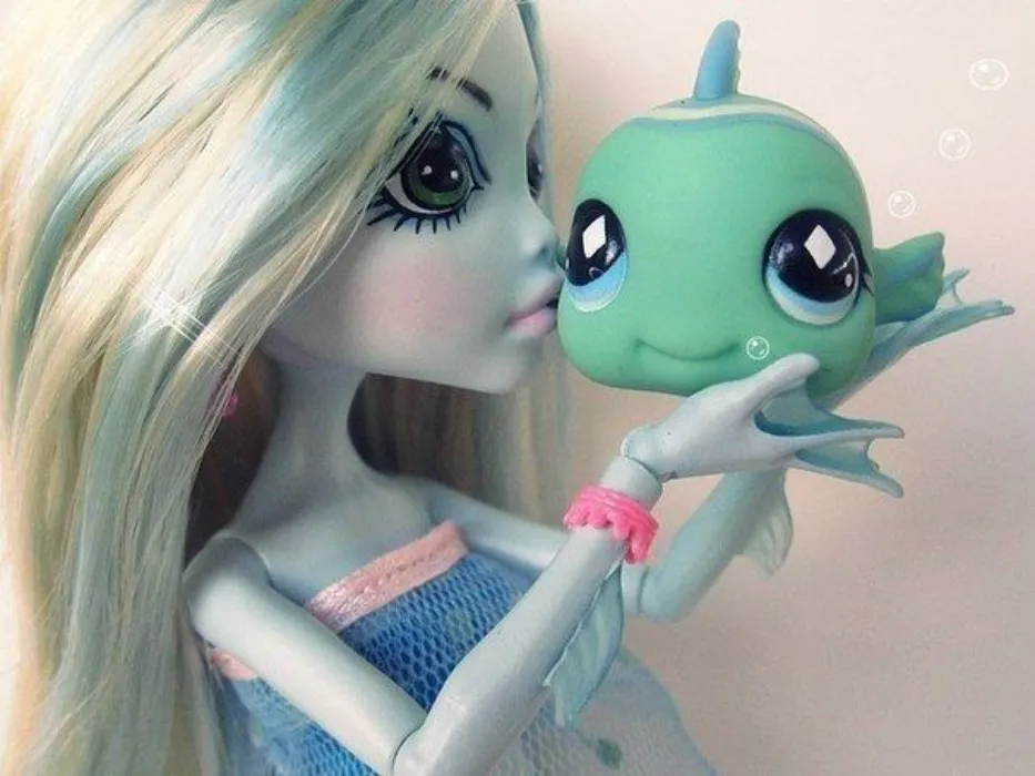 Monster high dolls