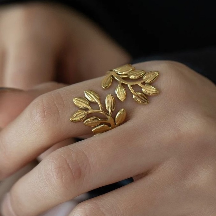  Imperial Laurel Ring✨