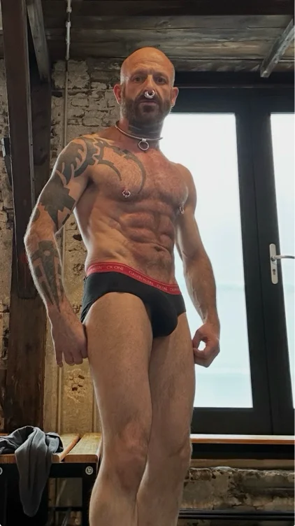 Fundraiser to get slave locked up / more iron