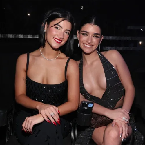 Charli & Dixie - Gift