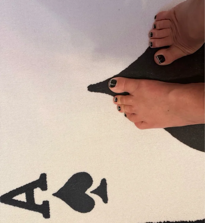 Fund My Fresh Black Pedi ♠️