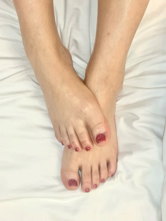 HOT feet obsession