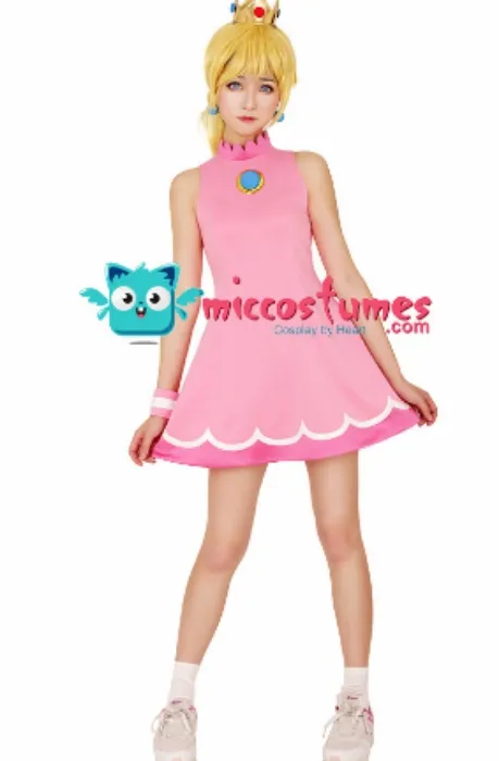 Peach tennis cosplay