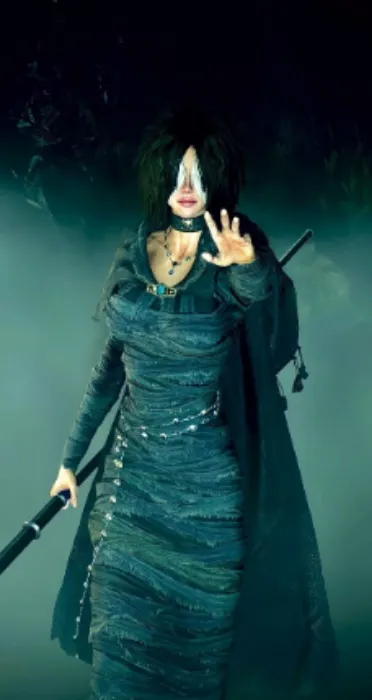 Maiden in black cosplay