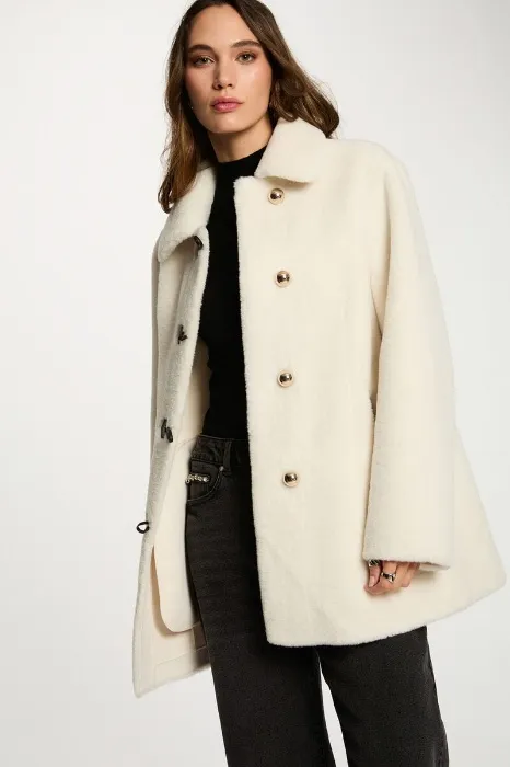 Abrigo corto de piel marfil mujer