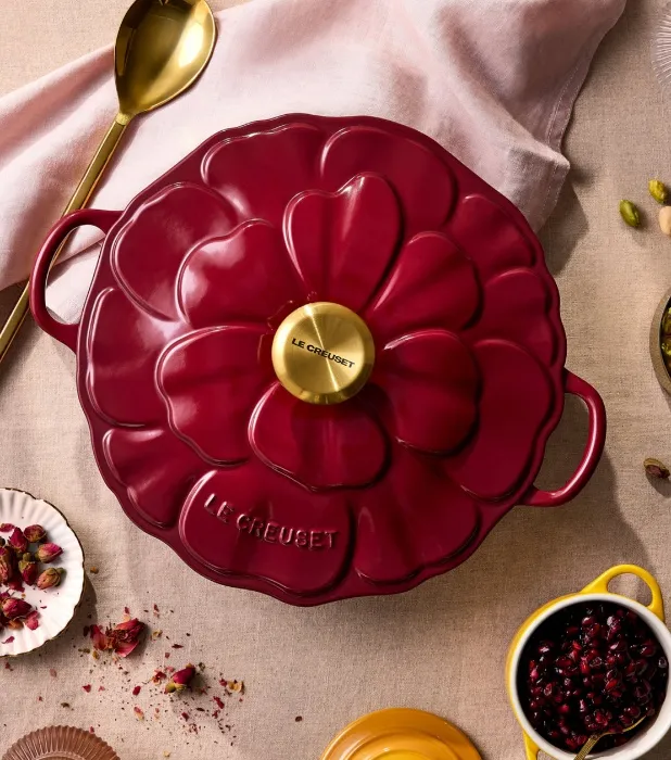 Le Creuset Cast Iron Petal Shallow Casserole Dish (26cm)